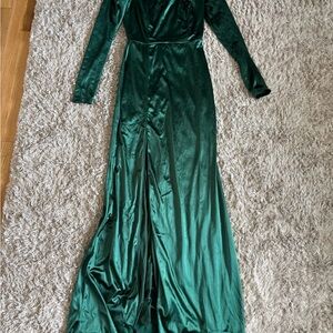Lulu's emerald green dress